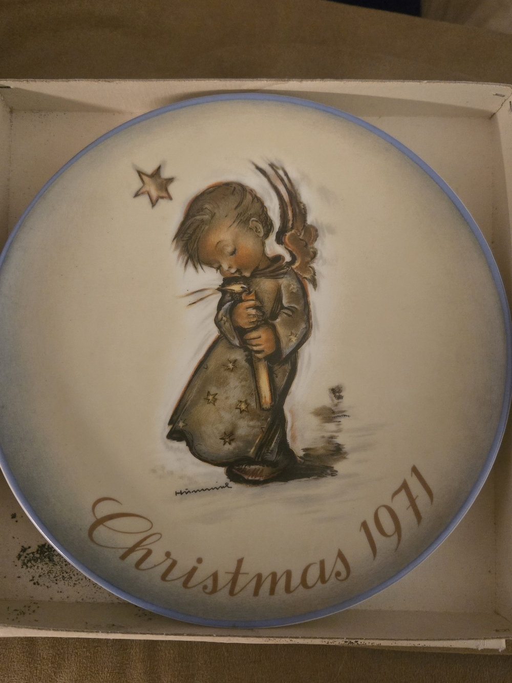 Hummel Christmas 1971 Decorative Plate - Beige and Blue